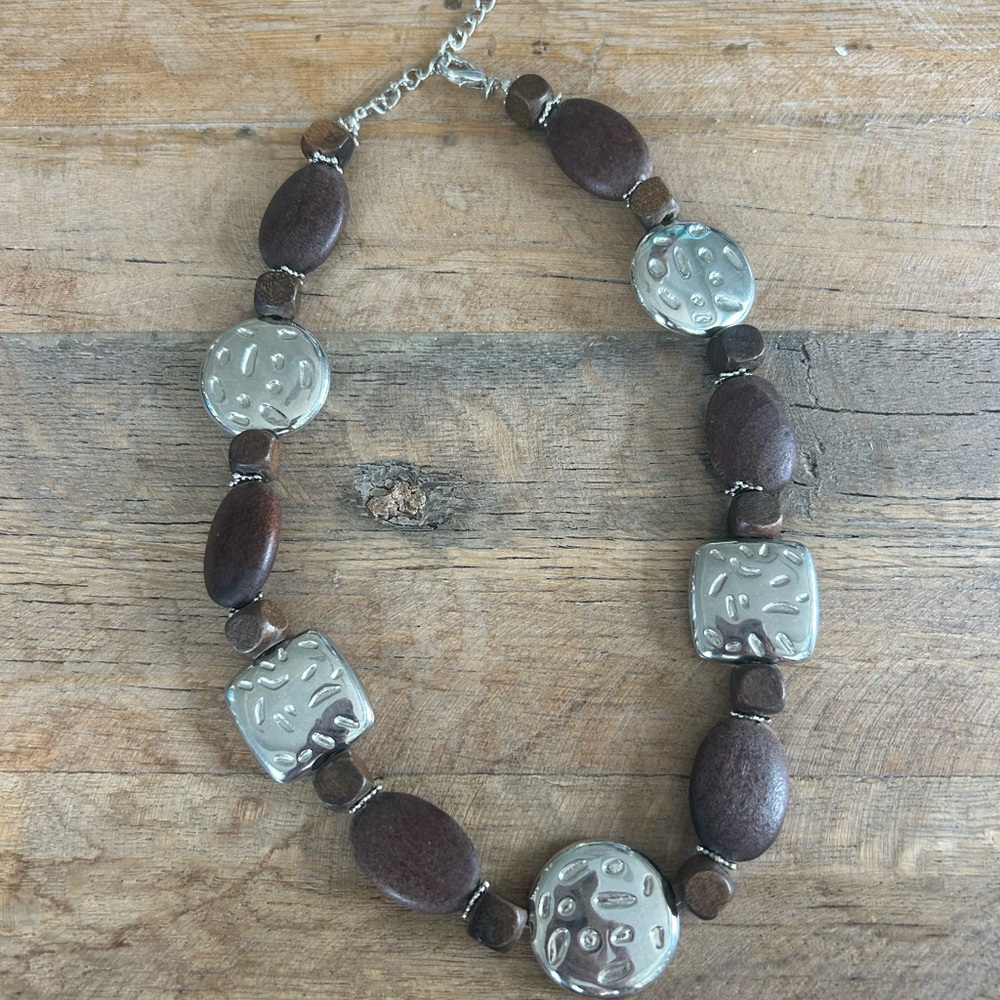 Elegant Brown and Silver Necklace